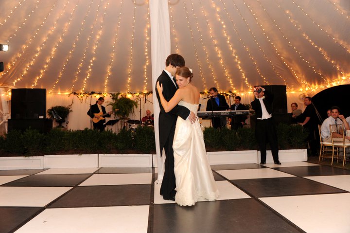 Pole-Tent-Interior-BW-Dancefloor