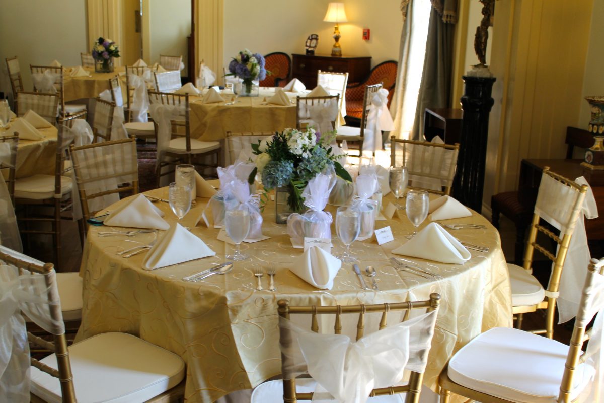 Gold-Swirl-with-Gold-Chiavari